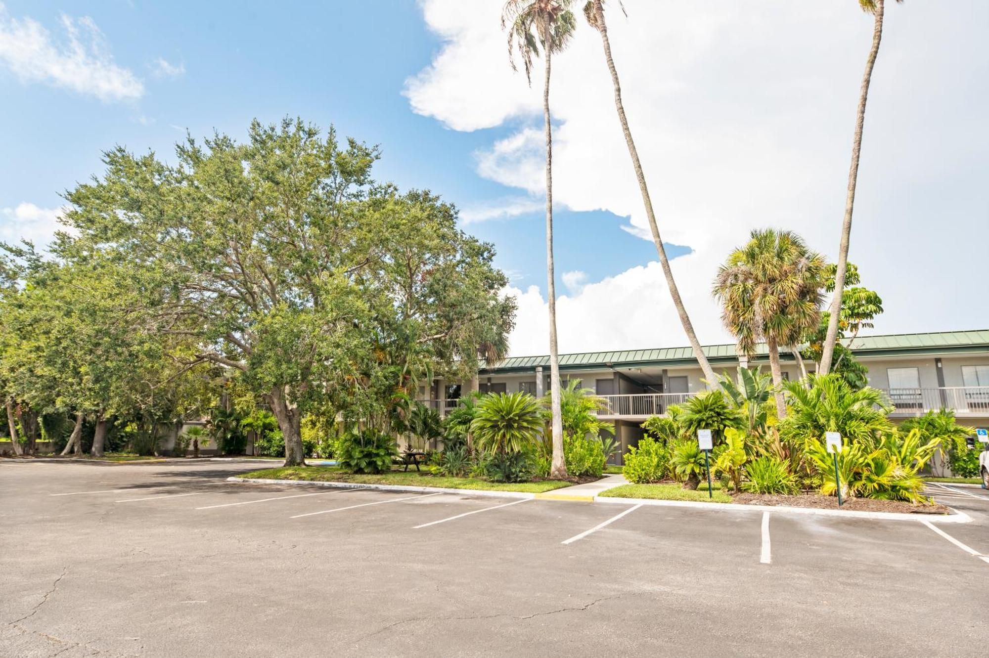 Bay Breeze Aparthotel South Bradenton Exterior foto